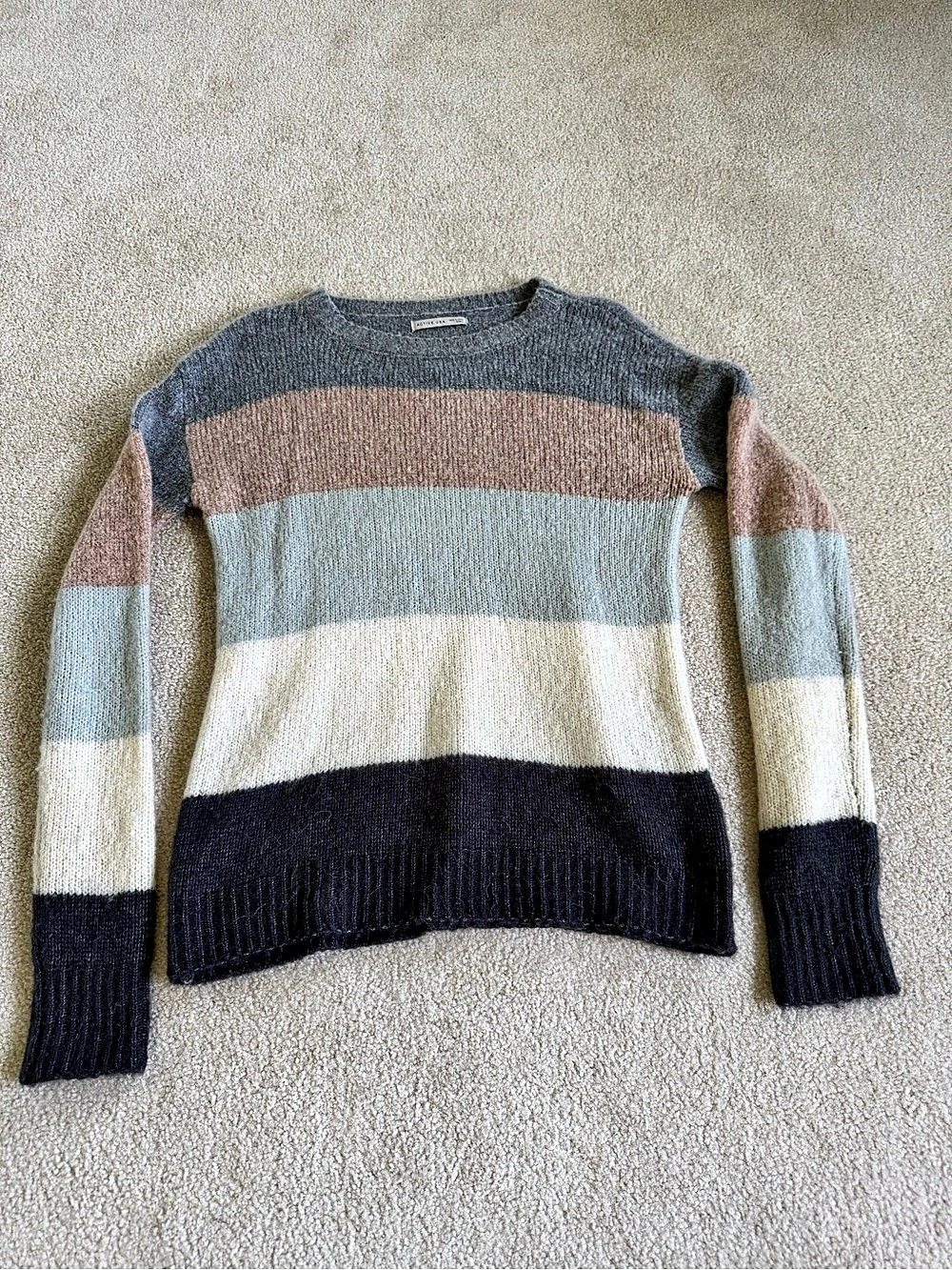 Active USA Color Block Crewneck Sweater Size Small Like New